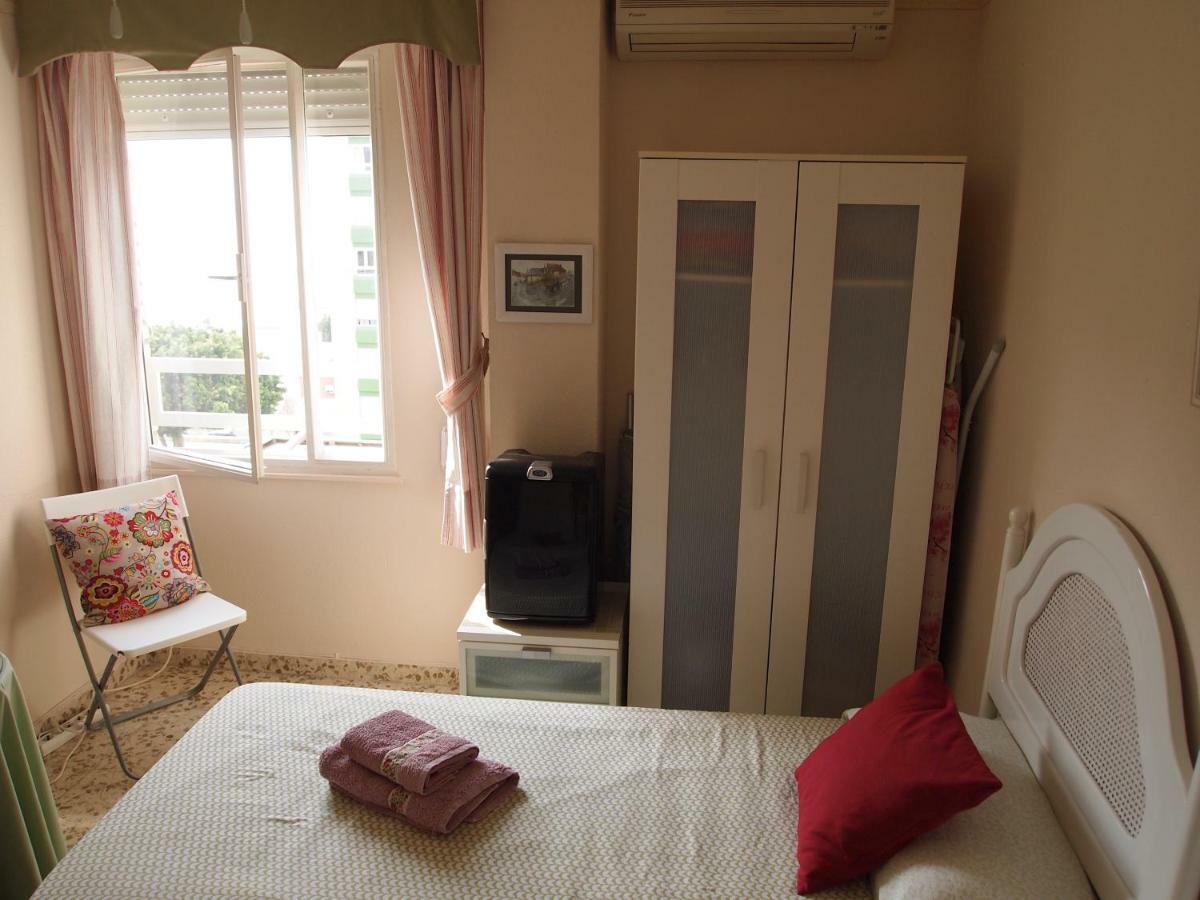 Habitaciones Frente A La Playa Малага Экстерьер фото